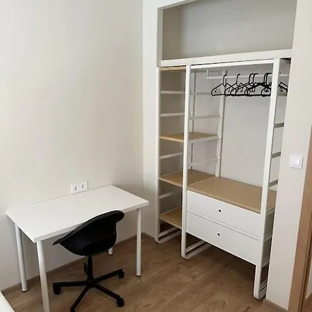 Apartment Comfortable In Center With Private Parking Garage *
