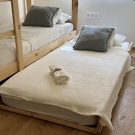 Apartment Comfortable In Center With Private Parking Garage *