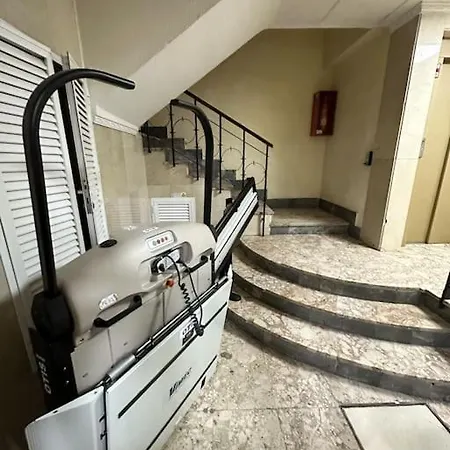 Comfortable In Center With Private Parking Garage *