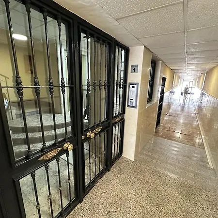 Comfortable In Center With Private Parking Garage Apartment