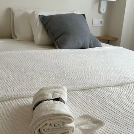 Comfortable In Center With Private Parking Garage *
