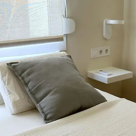 Comfortable In Center With Private Parking Garage Malaga