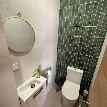 아파트 Comfortable In Center With Private Parking Garage 말라가