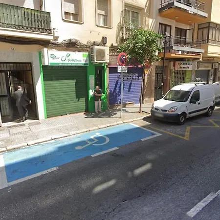 Comfortable In Center With Private Parking Garage 아파트 *