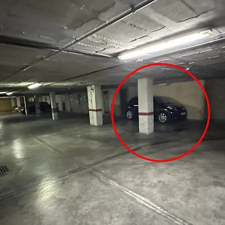 Comfortable In Center With Private Parking Garage 아파트 말라가