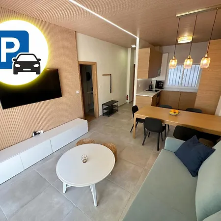 Comfortable In Center With Private Parking Garage 아파트 말라가